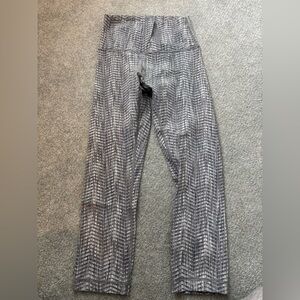 Lululemon Wunder Under Size 4